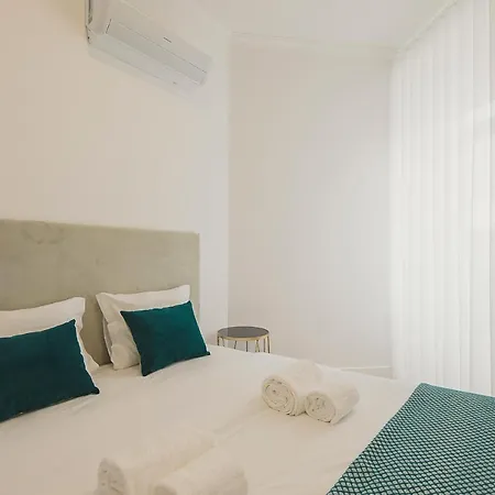 Vibrant Host Solutions - Heroismo'S Metro Porto Exterior foto
