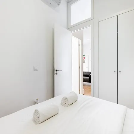 Vibrant Host Solutions - Heroismo'S Metro Porto Exterior foto